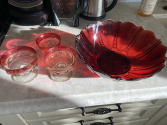 Oyster And Pearl Royal Ruby