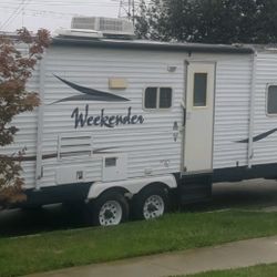 2007 Weekender Travel trailer 26' Clean