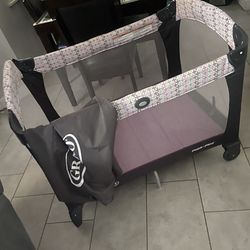 Graco play pen