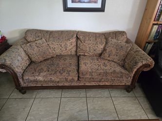 Couches & Coffee Table 