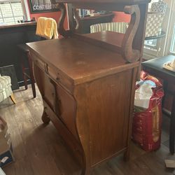 **Free Dining room  Buffet 