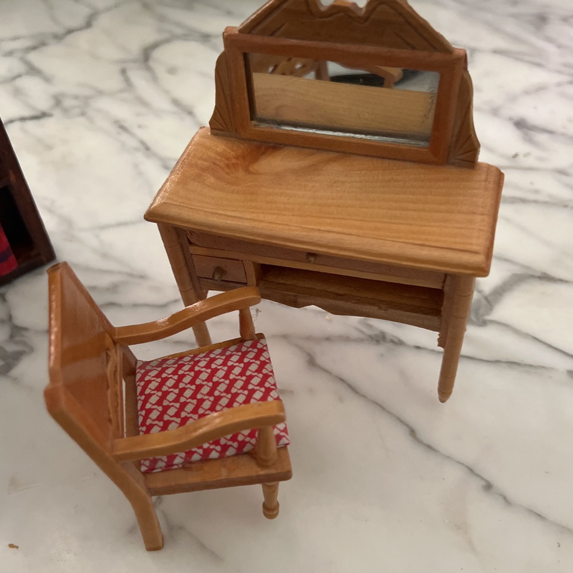 Dollhouse Desk With Chair