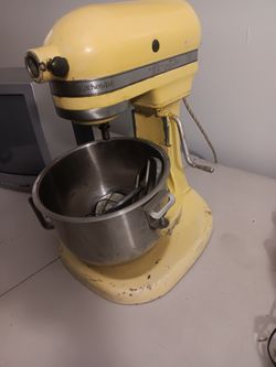 Vintage kitchen aid with Bowl And 3 attachments