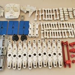 @CHV.  VINTAGE Robotix Modular Building System Puzzle Pieces For Parts 