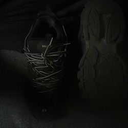 BLACK Balenciaga Track