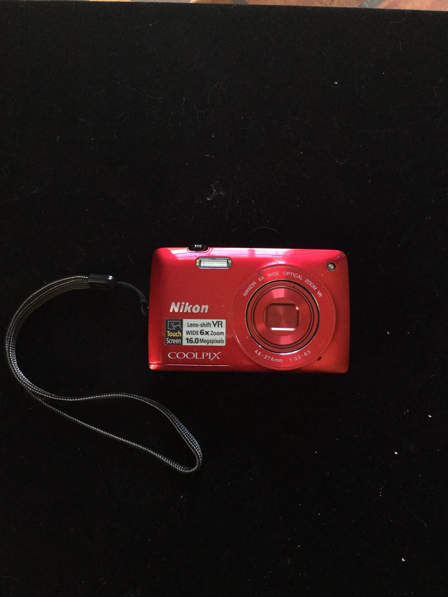 Nikon COOLPIX Digital camera touch screen 16mg 6x zoom 16mp