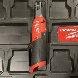 Milwaukee M12 Fuel Right Angle Ratchet