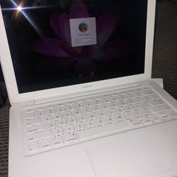 OPEN BOX APPLE MacBook  13" Inch