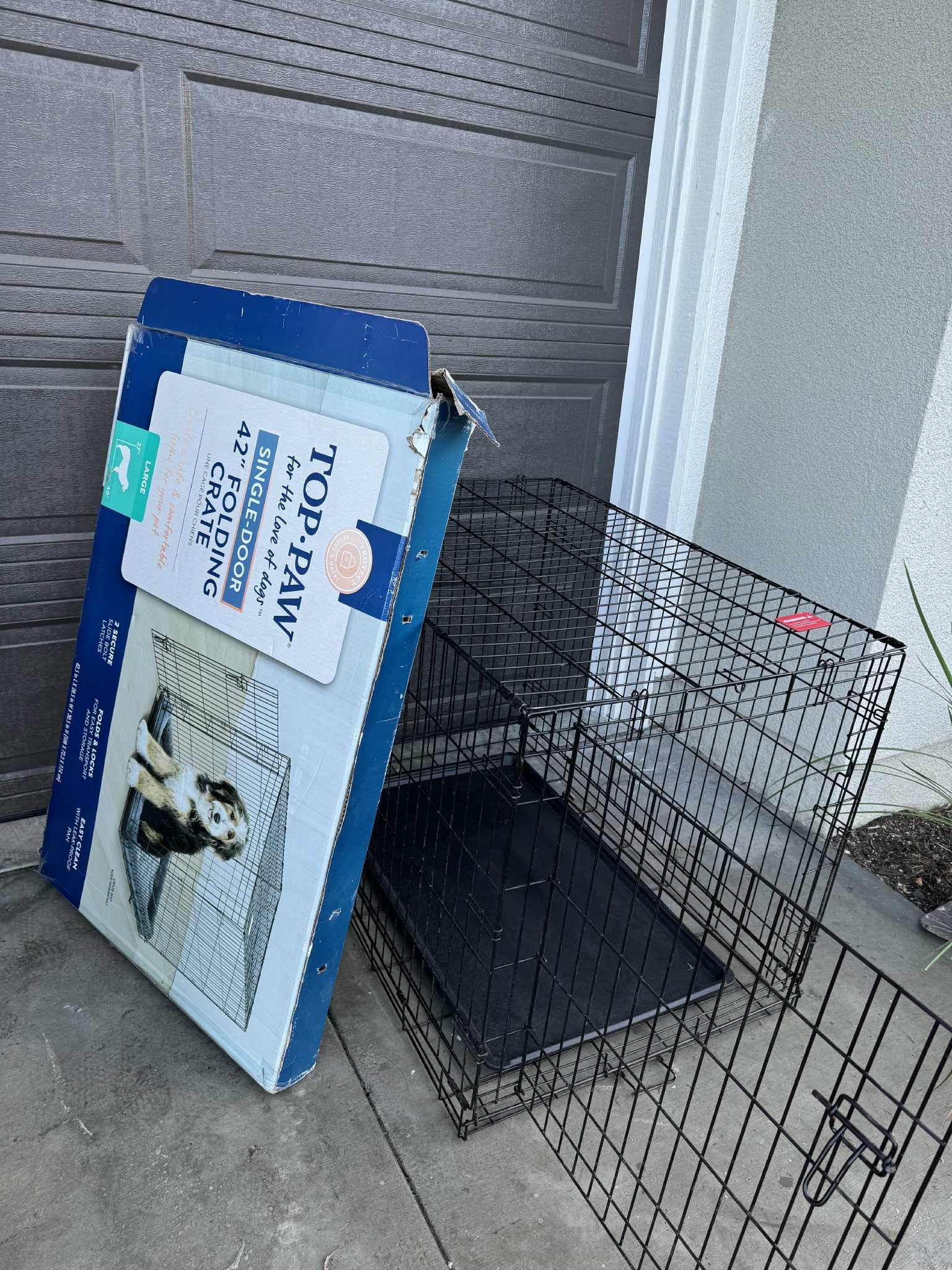 Cage 42.5 in L X 28.5 in W X 30.5 in H (108 X 72.3 X 774 cm)