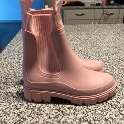 pink boots 