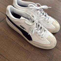 Pumas size 10 