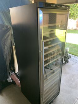 AVANTI Wine Cooler Model WCR683DZD 180 plus bottle holder. NEEDS FREON