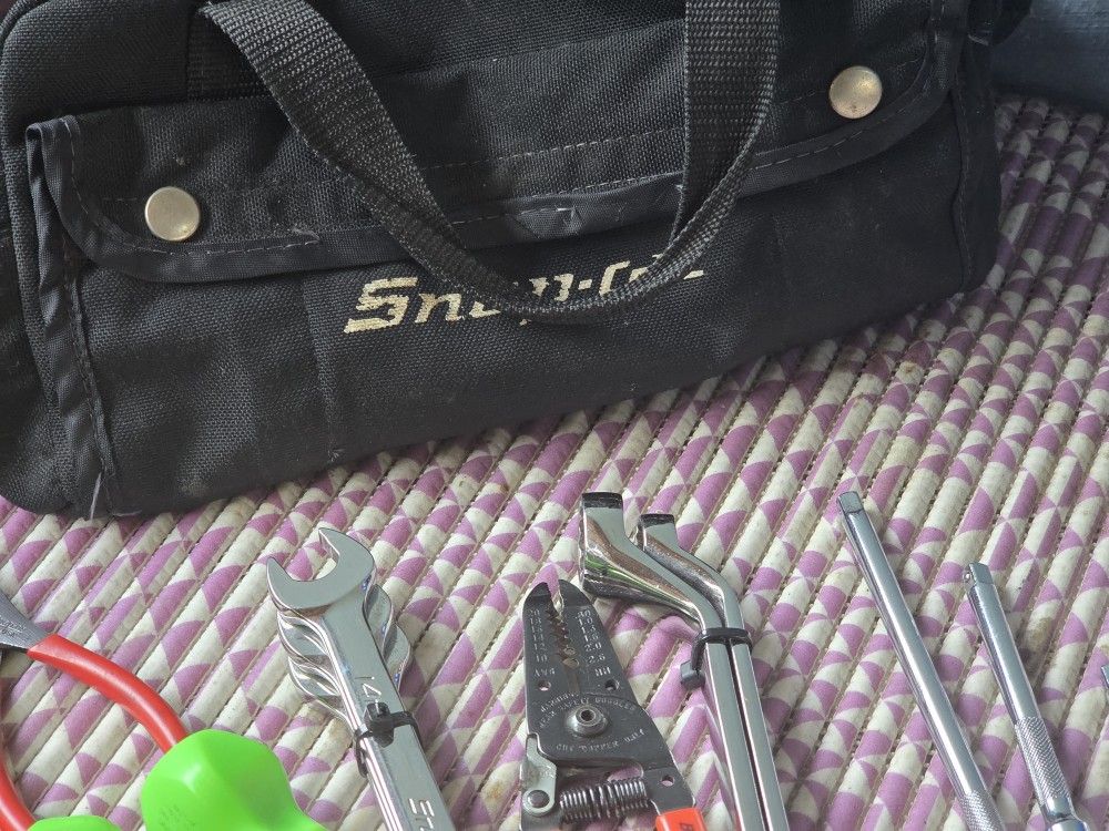 Snap-on Bag With Tools