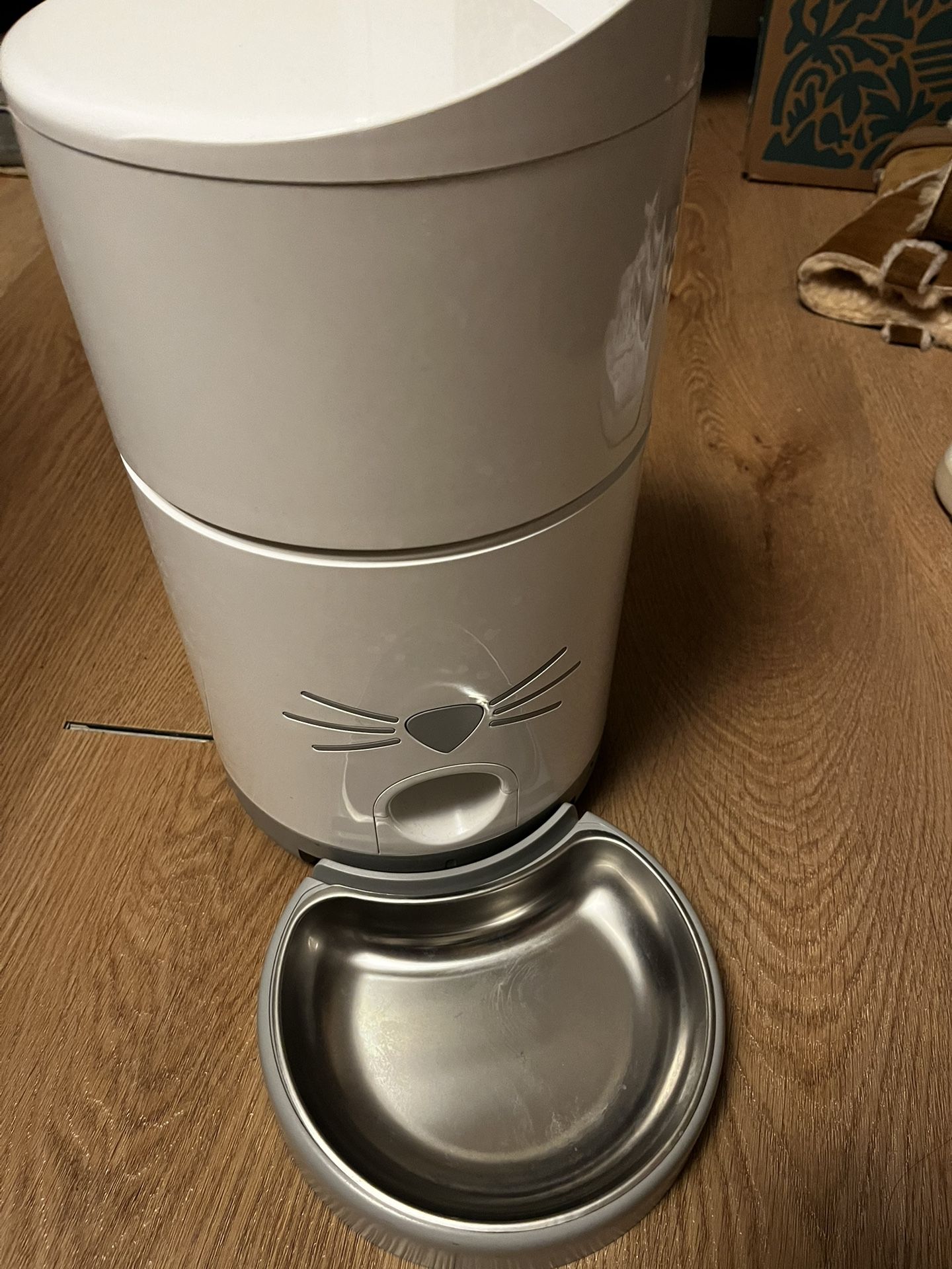 Catit Pixi  Programmable Automatic Cat Food Feeder