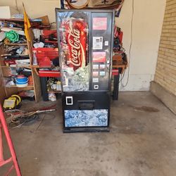 Coke Machine Fully Functional  400 Obo.