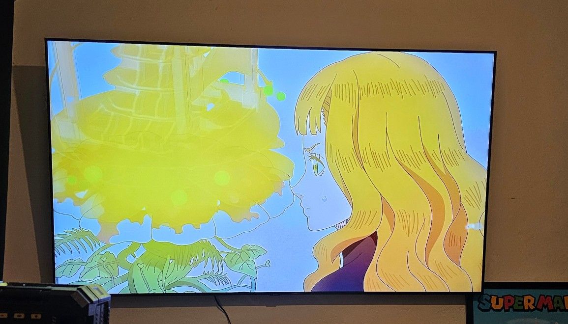 Samsung Tv Series 8 4k UHD 2017 really Good Condition Screen Like New Or Best Offer