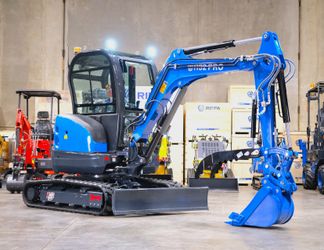 2025 NEW 3.2-Ton Excavator • Kubota Diesel V1505 • heated cab • hydraulic thumb
