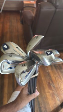 Golf iron set