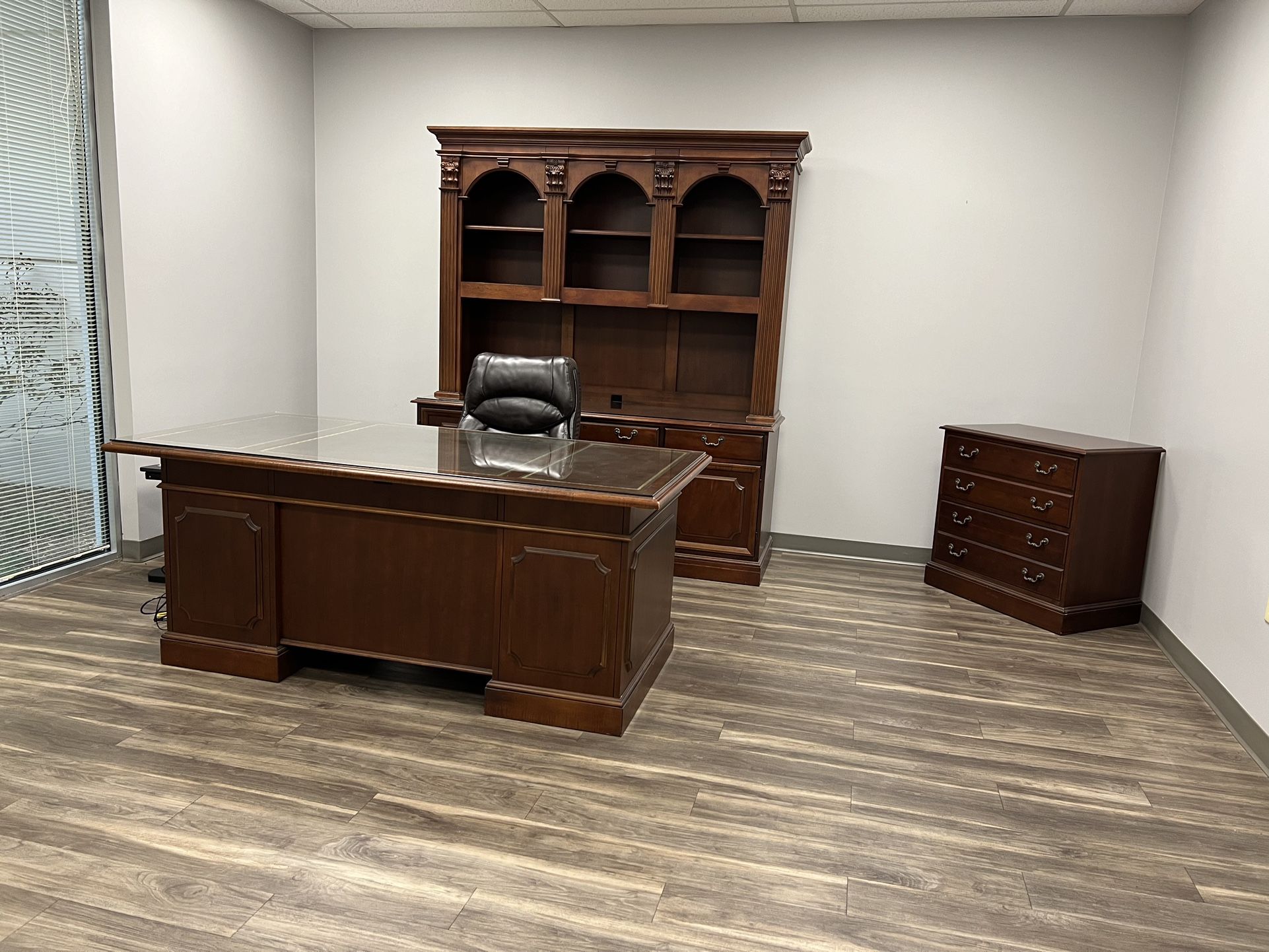 Beautiful Executive Desk/Credenza/File Cabinet/Chair Set