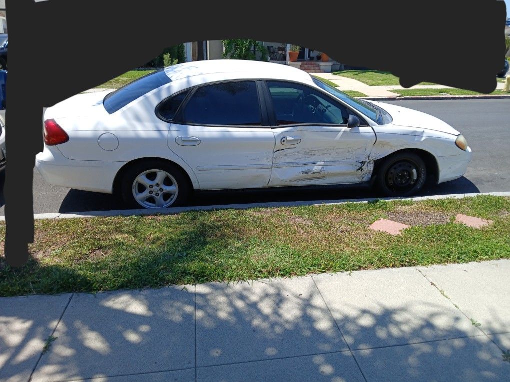 2003 Ford Taurus