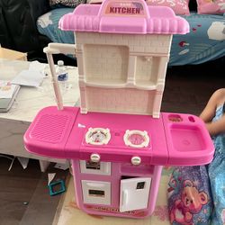 Kids Play Kitchen Playset with Light Sound Spray for Girls, Toy Kitchen Sets Pretend Play Food Toy with Chair for Girls Kids Ages 3-8
