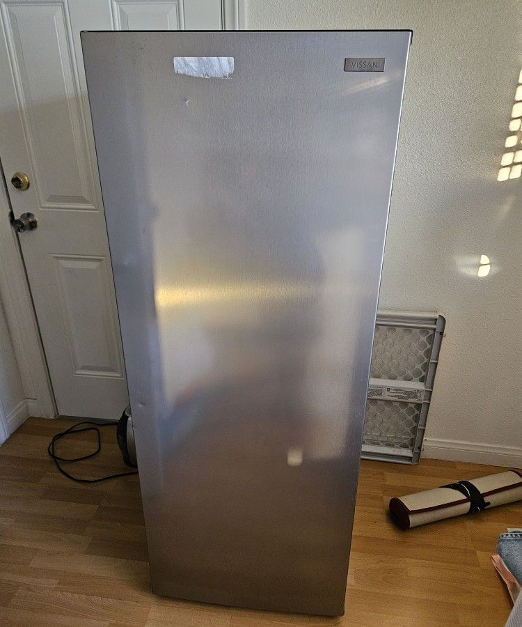 Vissani Refrigerator/freezer 