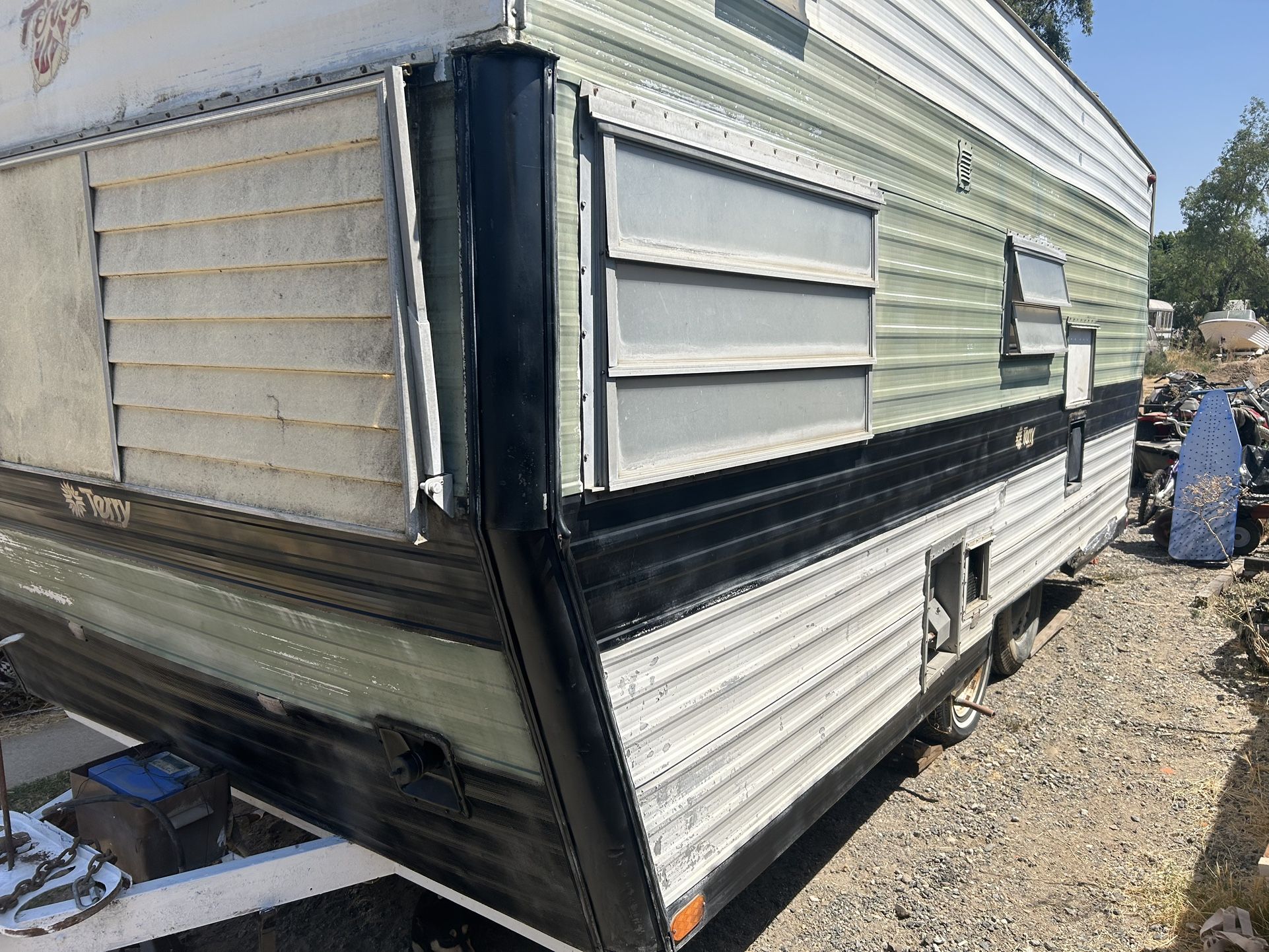 Travel Trailer 19’