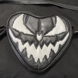 Love Pain And Stitches Pumpkin Kult Heart Shaped Crossbody Bag 