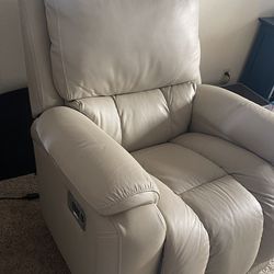 Pinnacle 33" Leather Match Recliner | Power Rocker | 4 Motors | USB