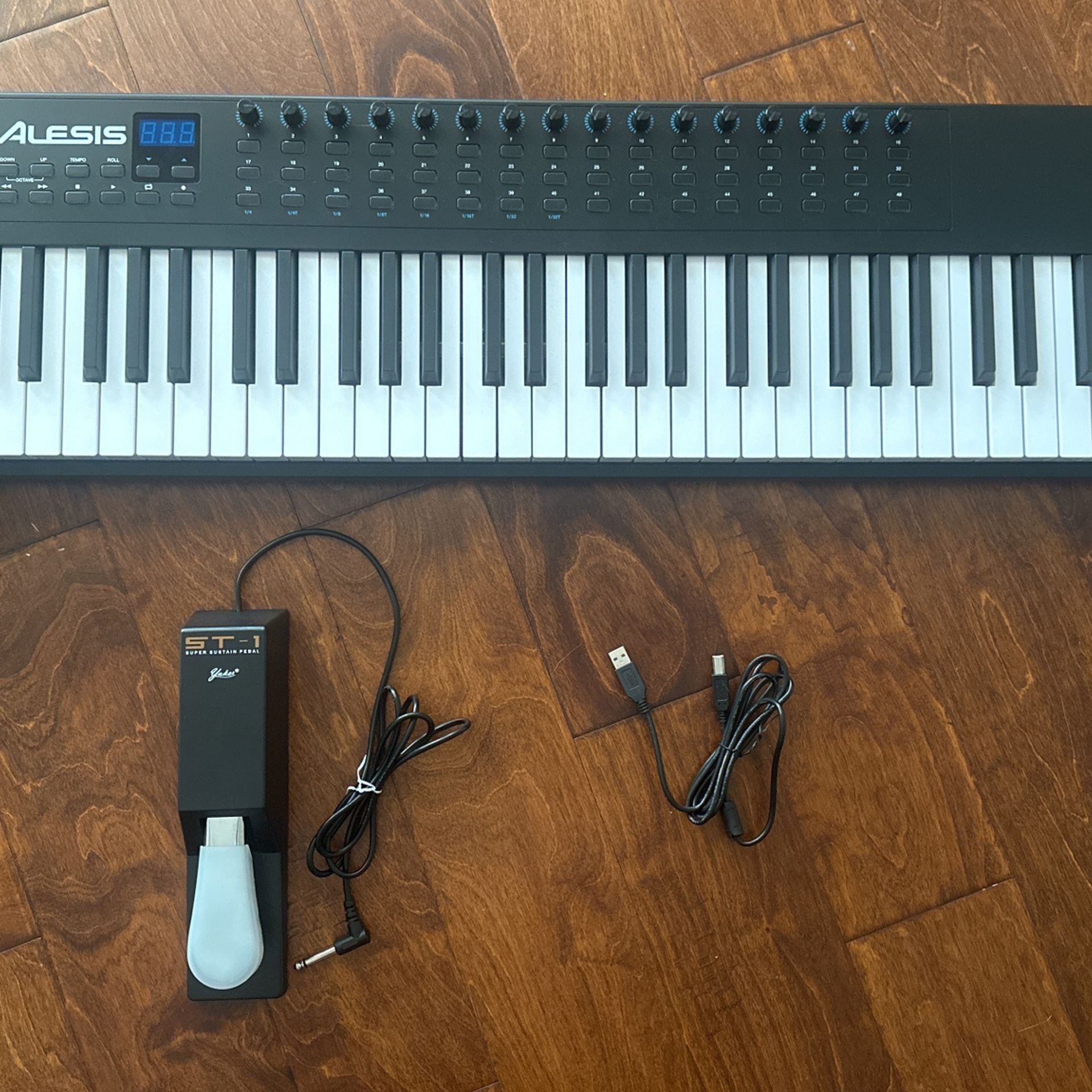 Alesis VI61 - Advanced 61-Key USB/MIDI Keyboard Controller
