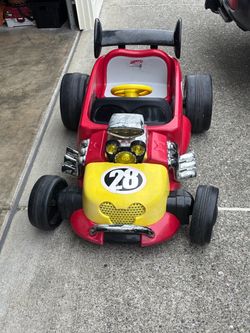 Disney Mickey M. Ride on battery powered roadster