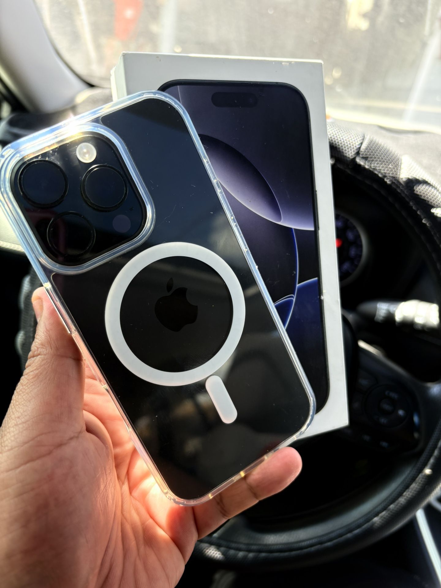 iPhone 16 Pro (AT&T O Criket )