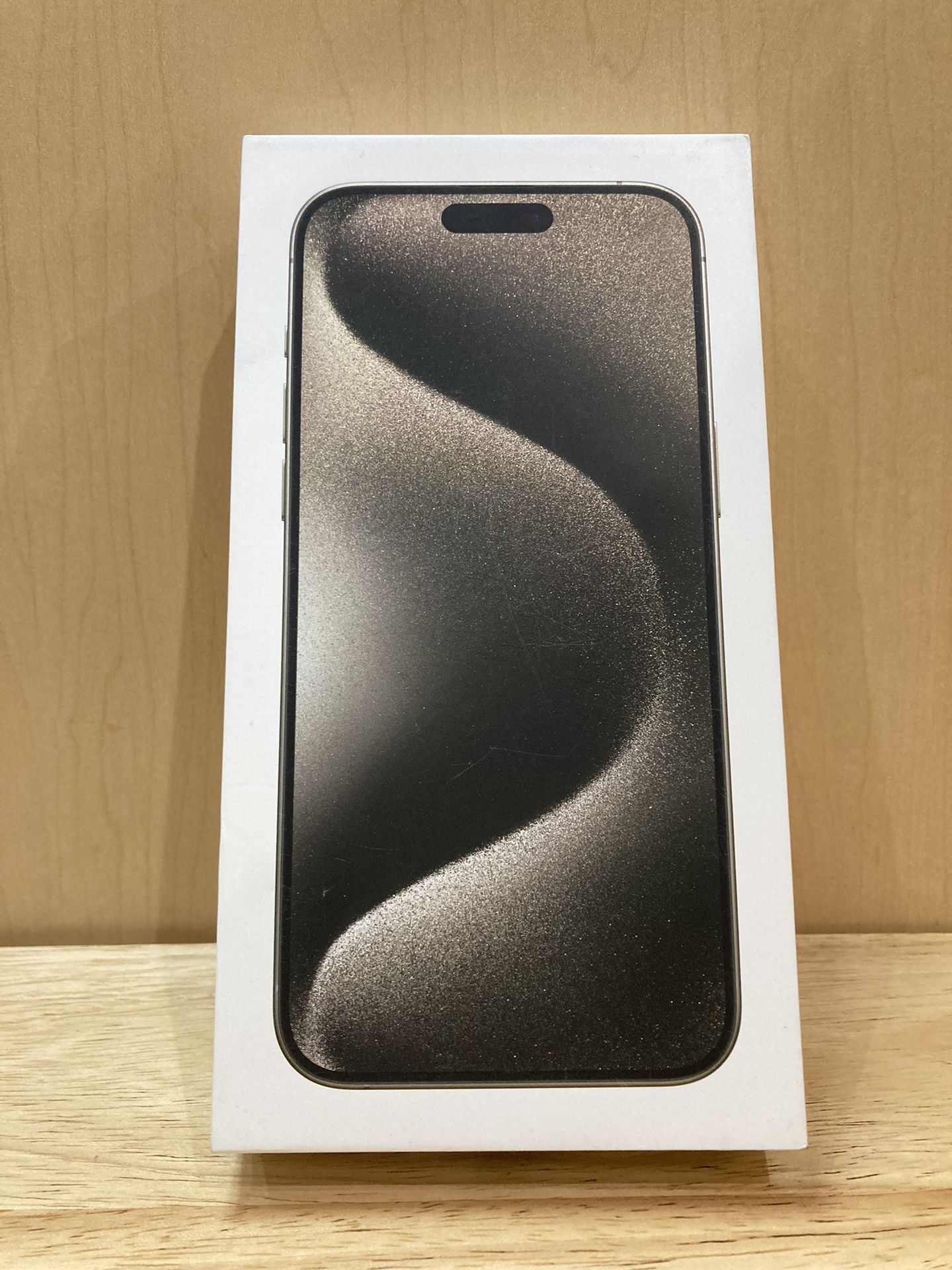 iPhone 15 Pro Max 256GB Natural Titanium UNLOCKED FOR ANY CARRIER/ Liberado Para Cualquier Compañia