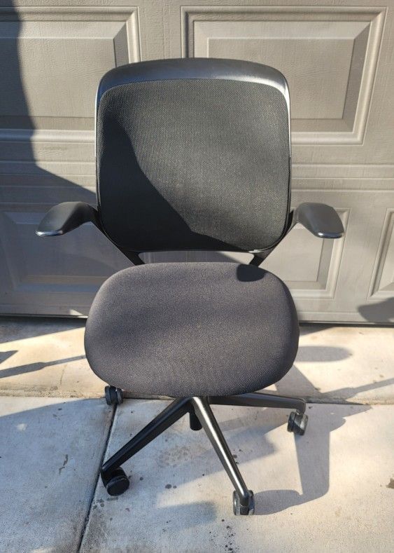 Steelcase Cobi Office Desk Gaming Chair - Main Image