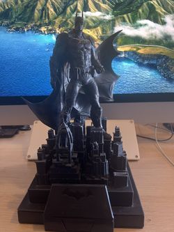 Batman Gotham Knight Statue