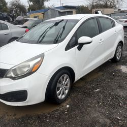 2013 Kia Rio Engine And Transmission Part Out
