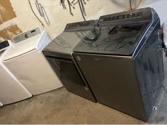 WHIRLPOOL WASHER & ELECTRIC DRYER