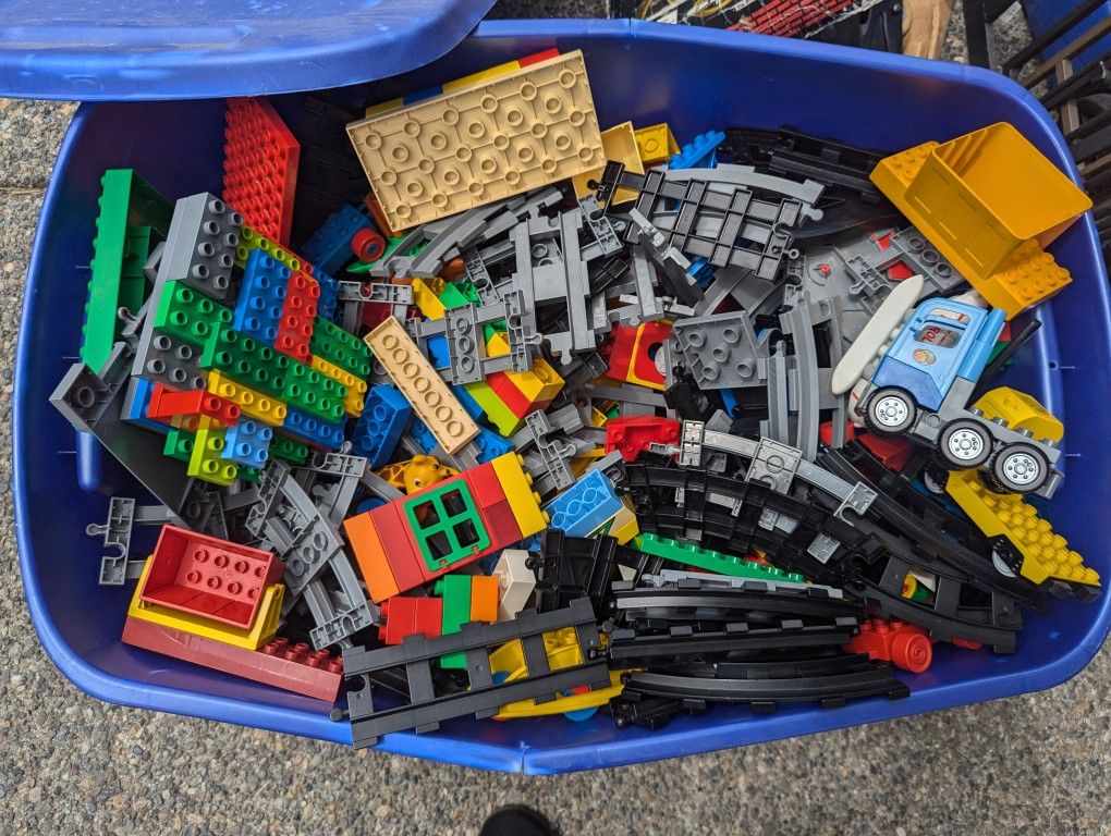 Lego Duplo Trains 30 Gallon Tote
