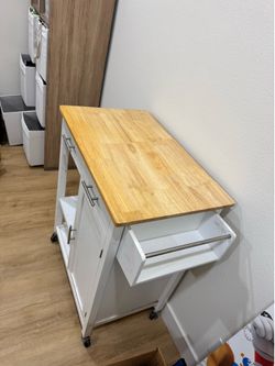 Kitchen Island / Rolling Kitchen Cart – Great Condition