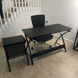 Computer/Office Desk With Chair And Drawers 
