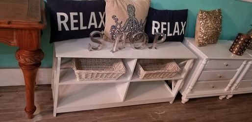 SUPER CUTE WHITE TV STAND AT PICKY PINCHERS 5912 54TH AVE N KENNETH CITY OPEN 12-6 FREE DELIVERY