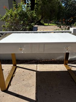 Large desk