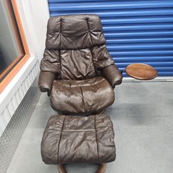 Ekornes Stressless Reno Large Leather Recliner And Ottoman And Table