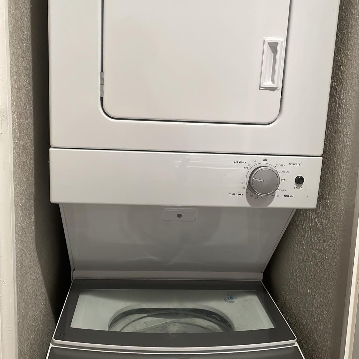 Stackable Washer And Dryer ( Whirlpool)