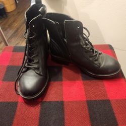 DIGI-MOVING SALE - LADIES BLACK BOOTS