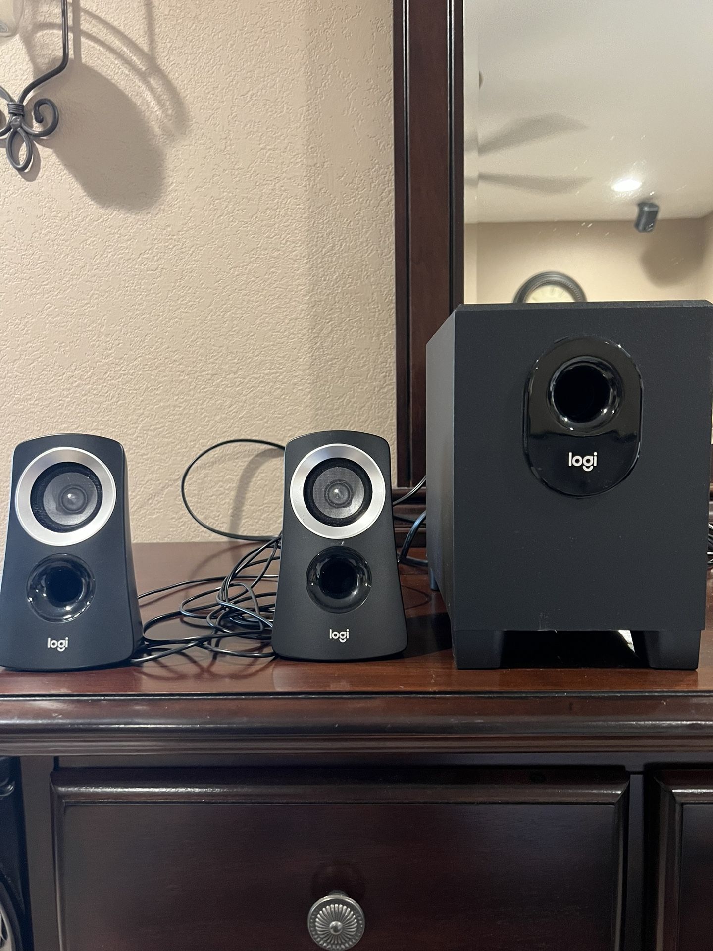 (Read Description) Logitech Z313 2.1 Multimedia Speaker System with Subwoofer