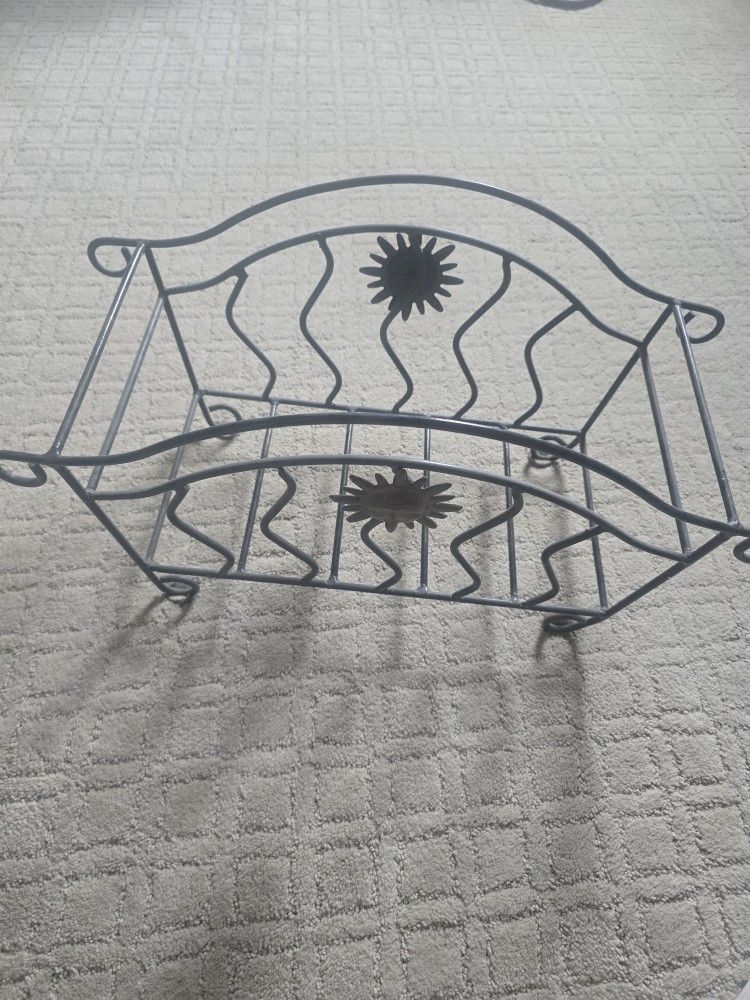 Magazine Rack - Metal