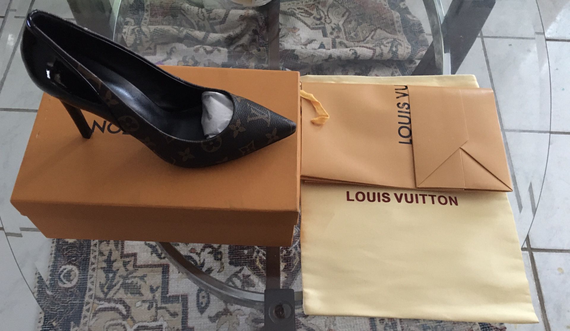 Louis Vuitton size 9