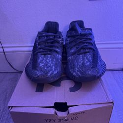 yeezy 350 v2 size 5 1/2 kids 