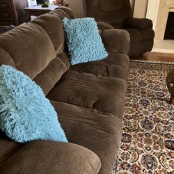 Brown Couch With Pillows 